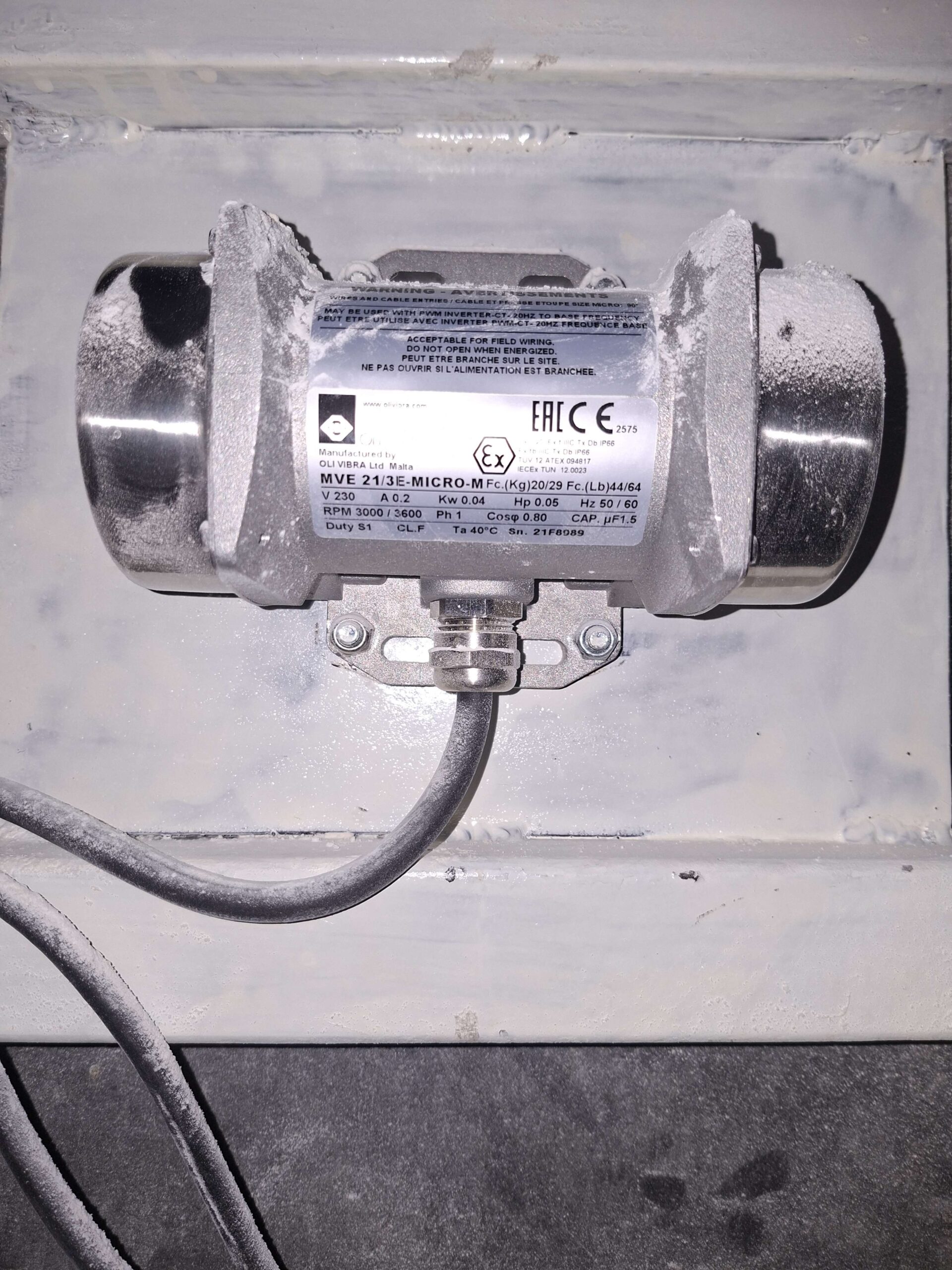 Nameplate of an ATEX and IECEx certified Ex-marked vibration motor